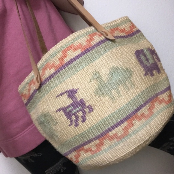 Vintage straw woven bags & vintage leather purses - Picture 6 of 8